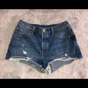 levi’s distressed shorts